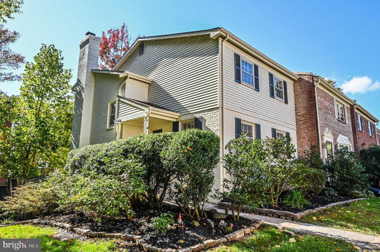 4555 King Edward Court - Photo 1