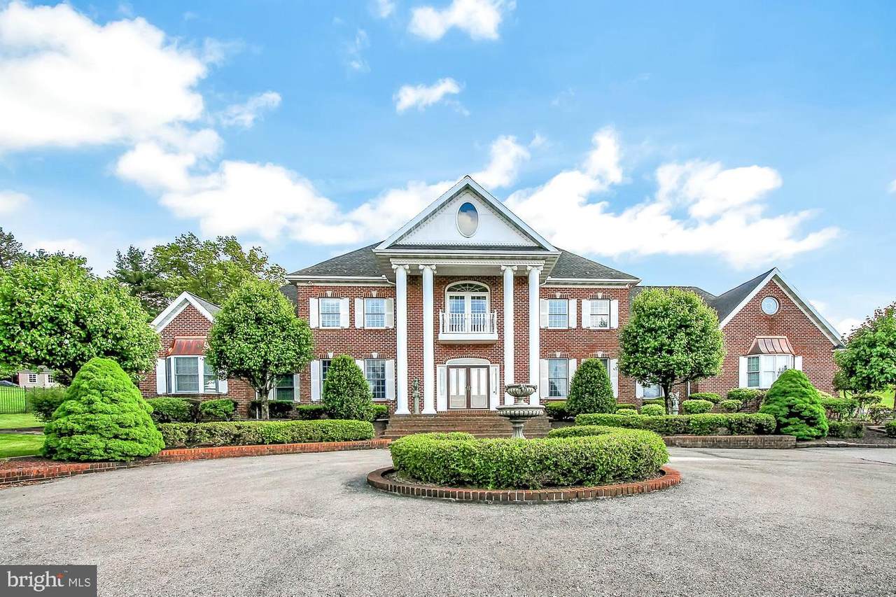 213 Hillview Circle - Photo 1