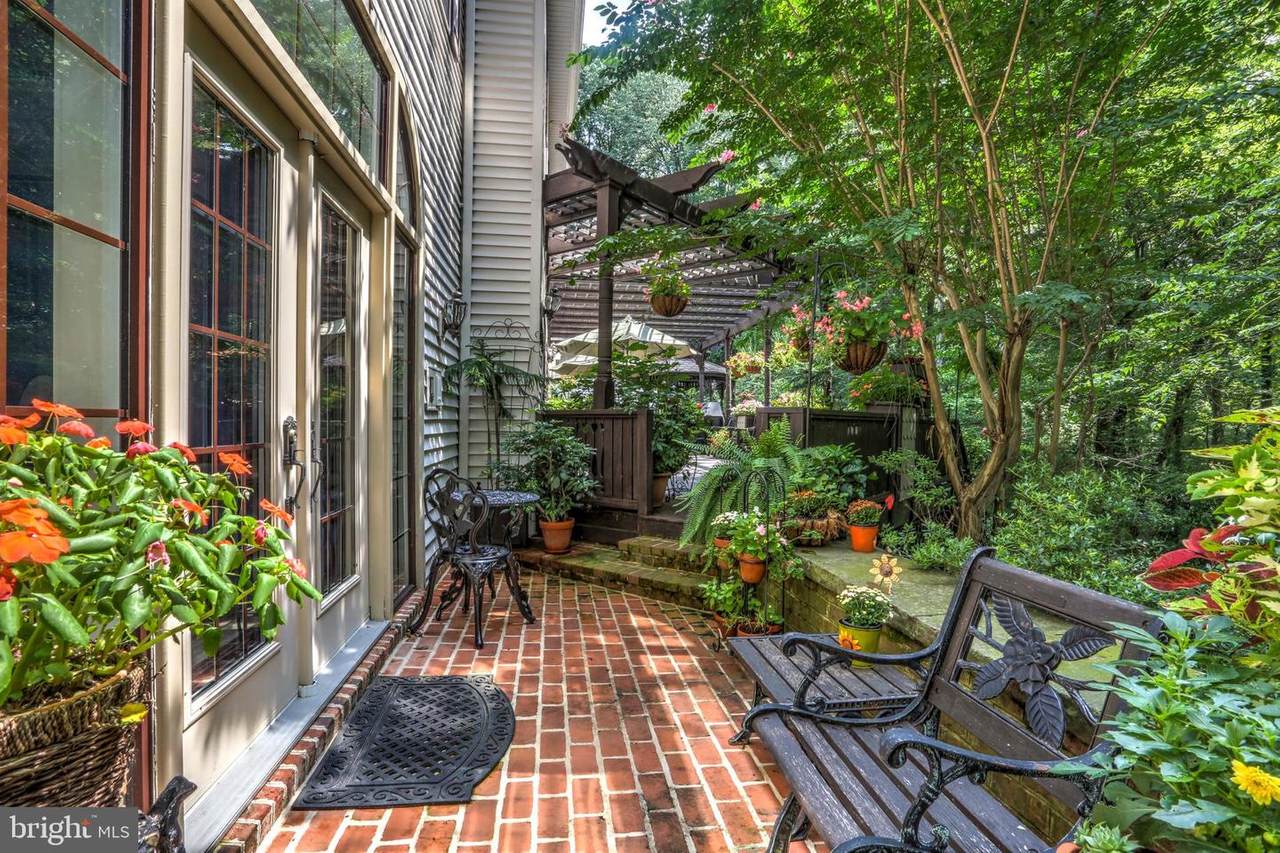 126 Winding Way - Photo 1