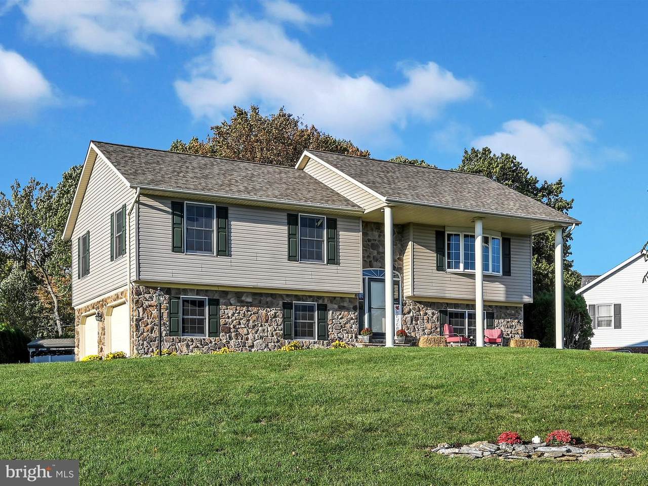1805 Oakridge Court - Photo 1