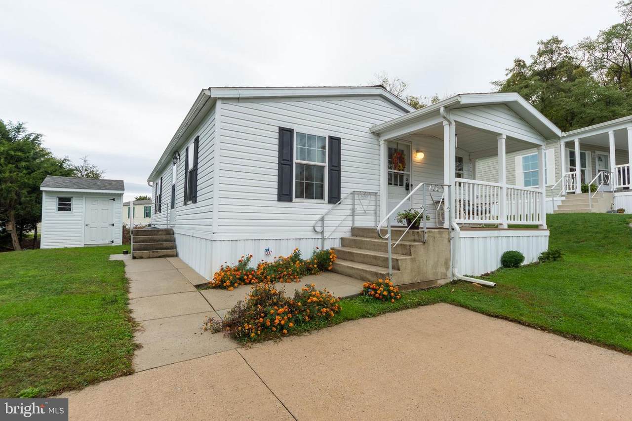 681 Lilac Drive - Photo 1