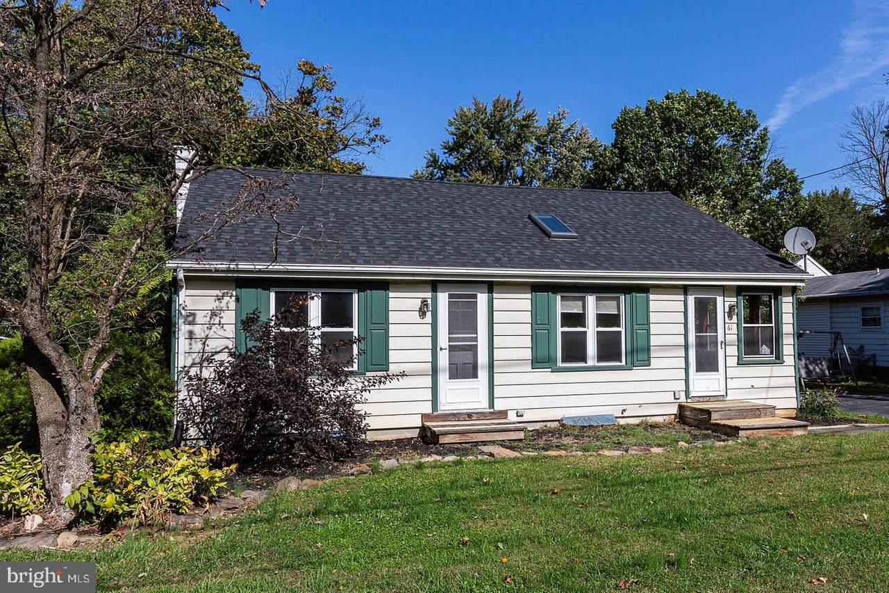 61 Buch Avenue - Photo 1