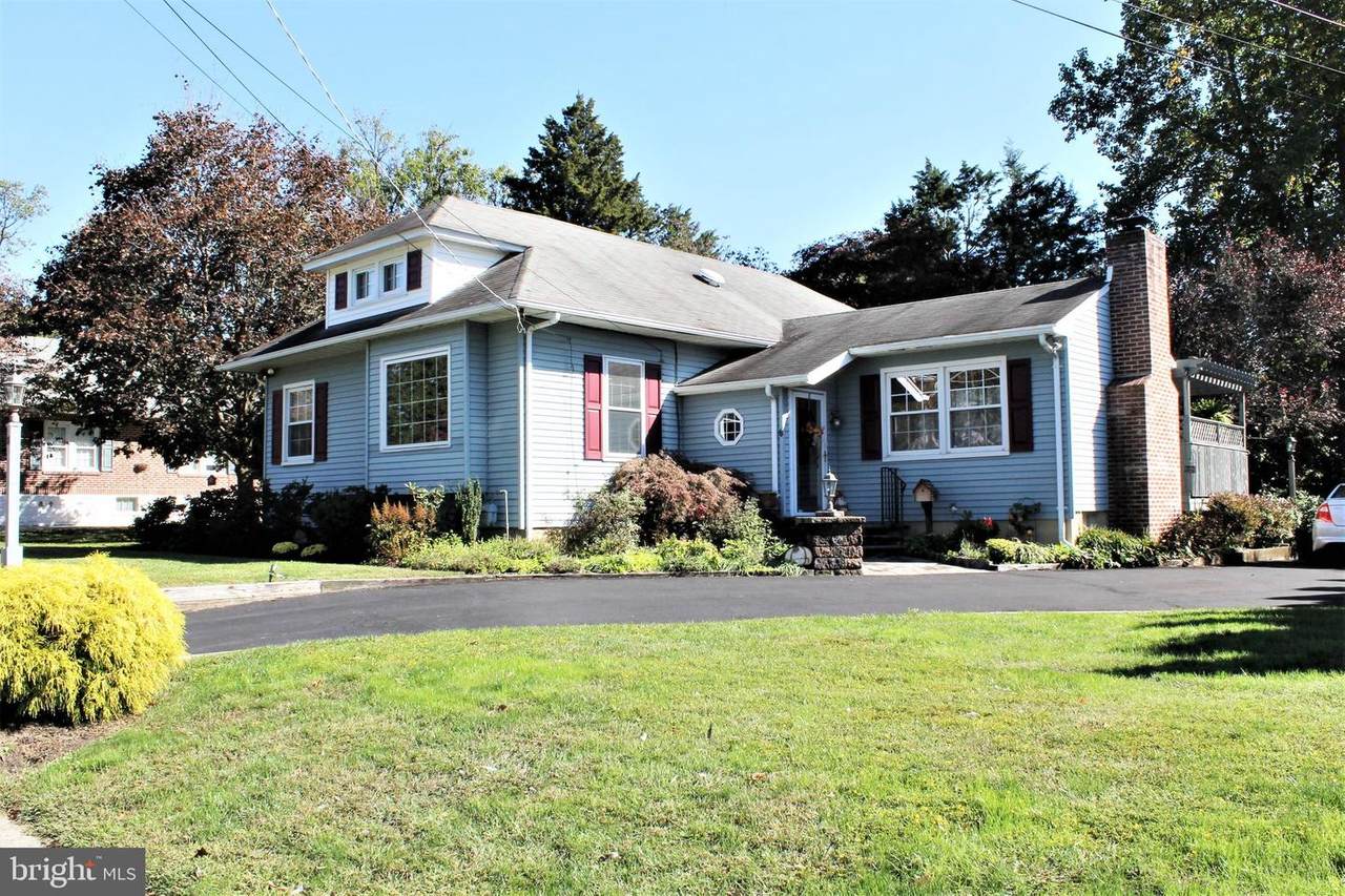 8 Columbia Avenue - Photo 1
