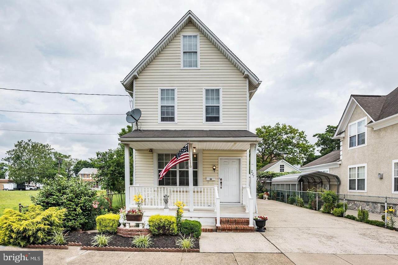 227 Kossuth Street - Photo 1