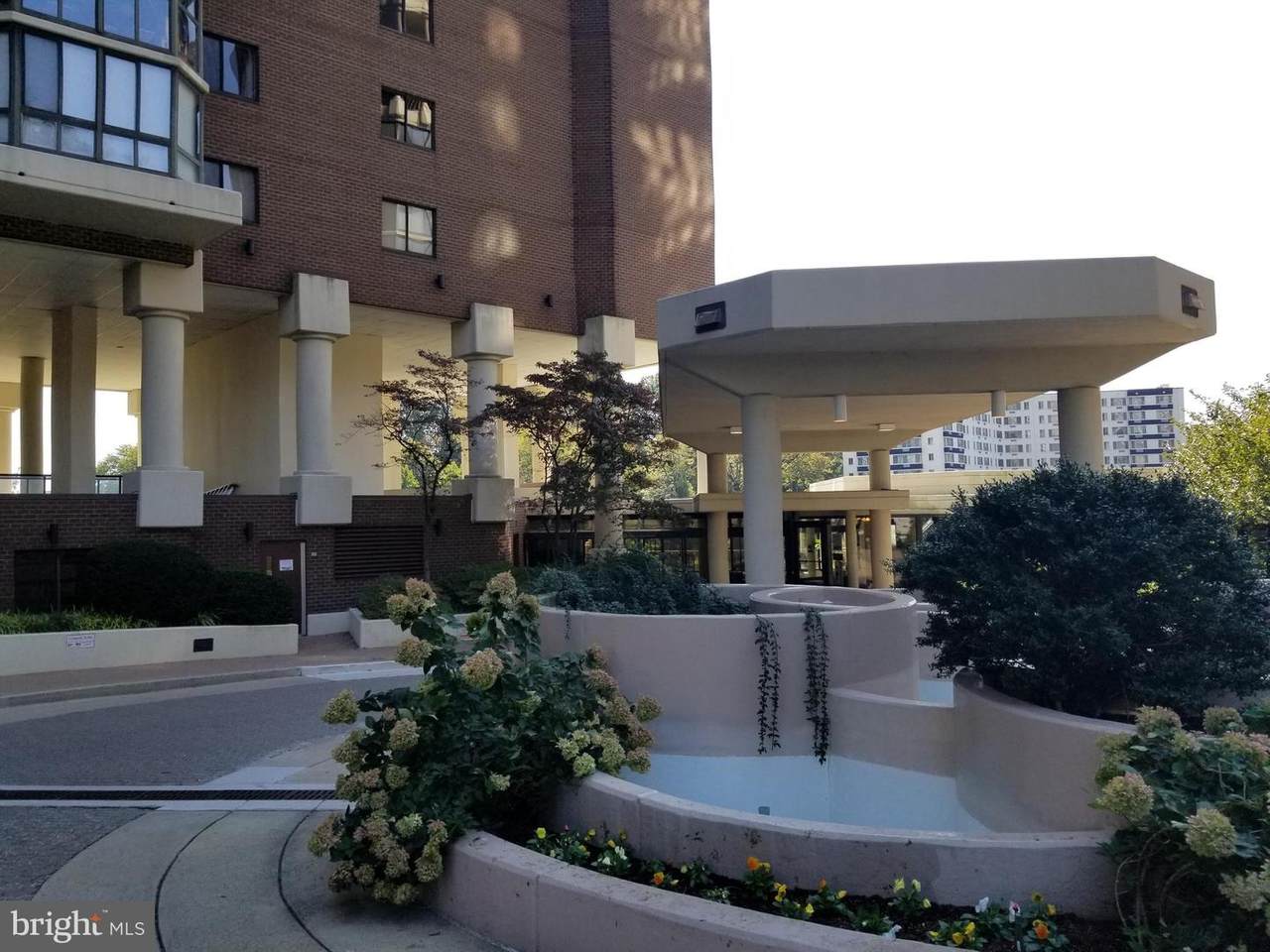 1600 Oak Street - Photo 1