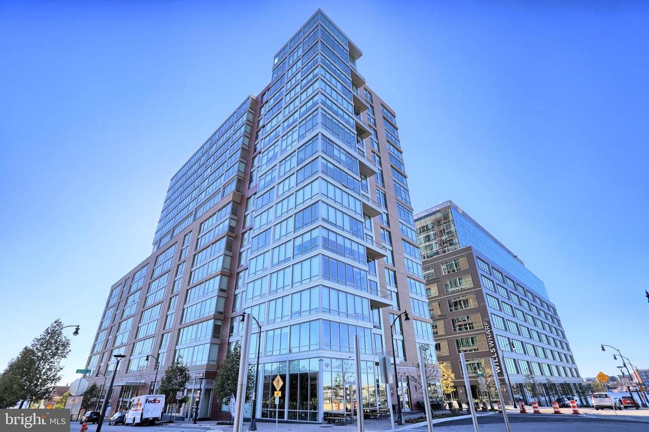 1405 Point Street - Photo 1