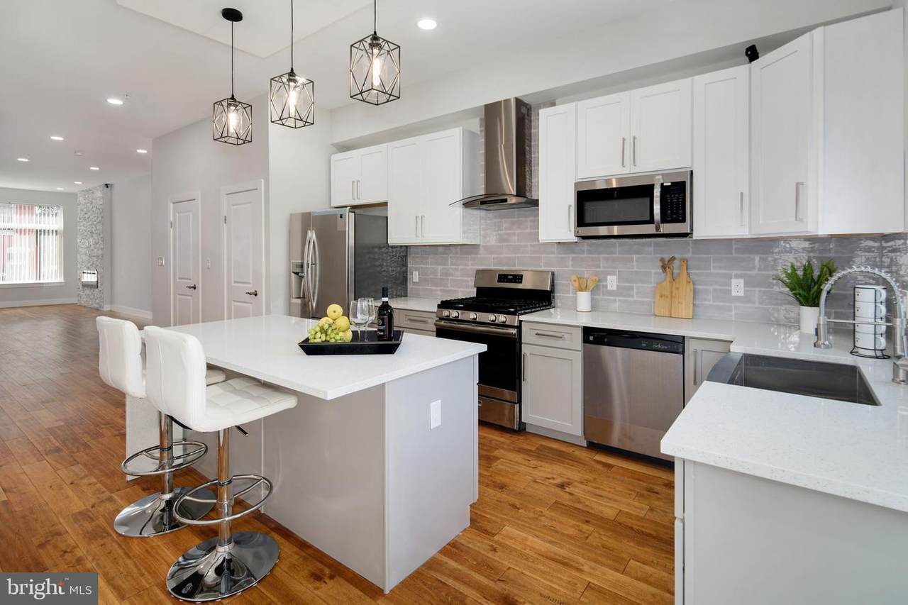 2037 Oxford Street - Photo 1