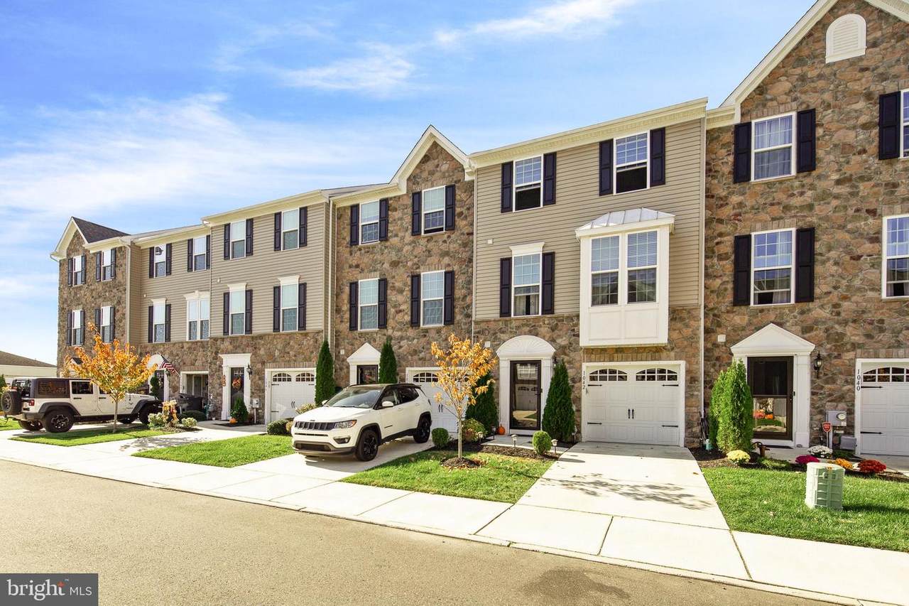 1042 Regency Place - Photo 1