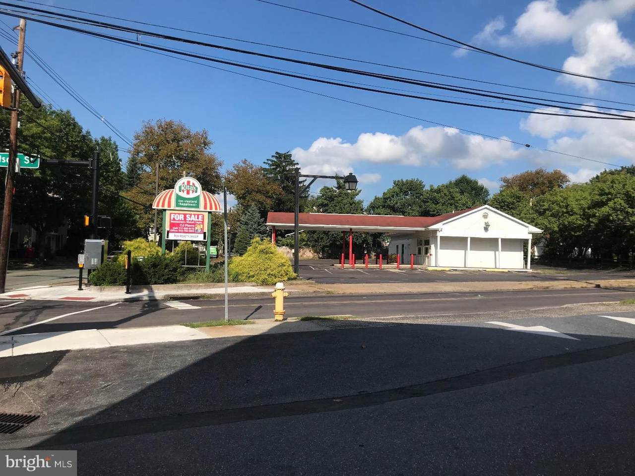 816 Charlotte Street - Photo 1