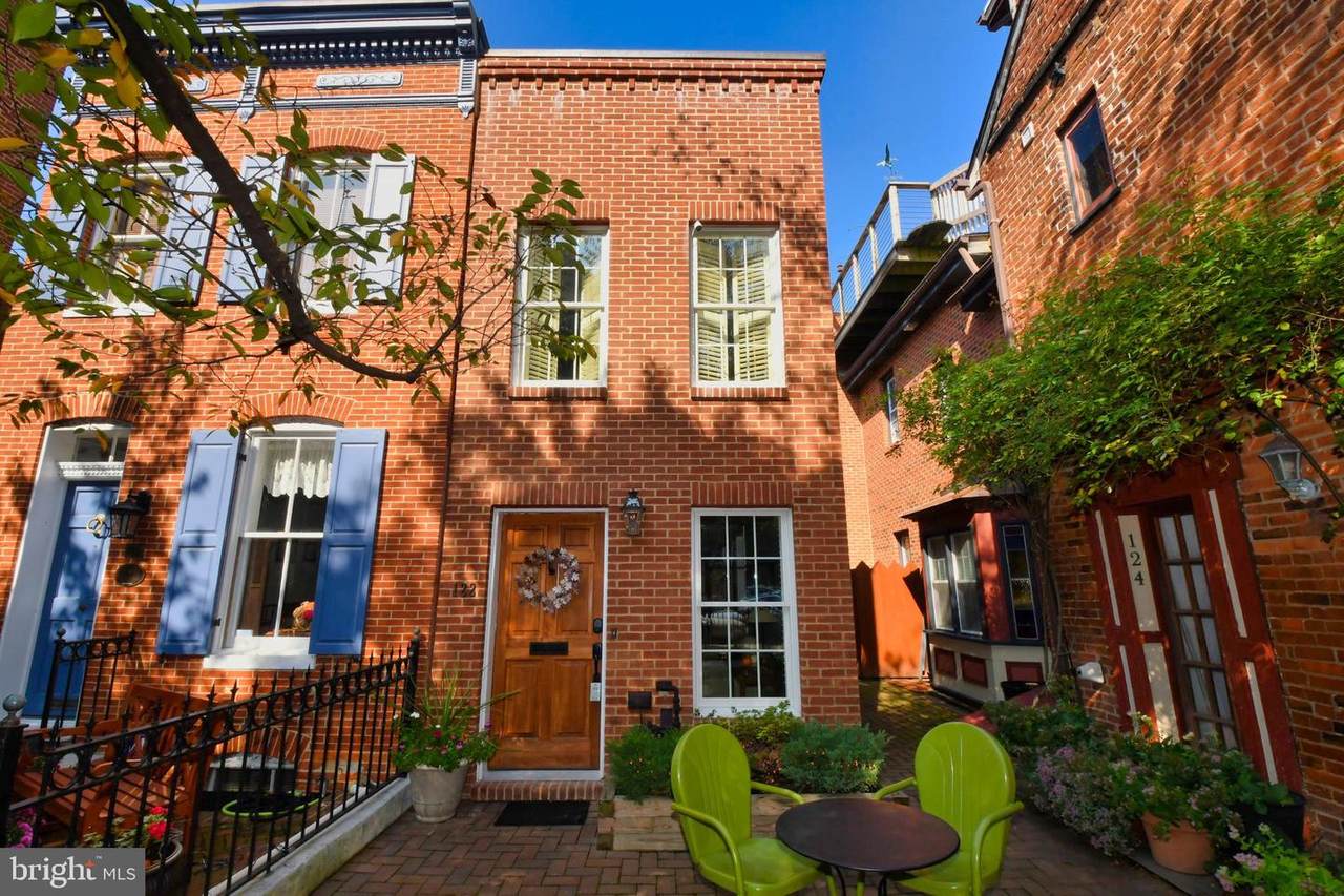 122 Montgomery Street - Photo 1