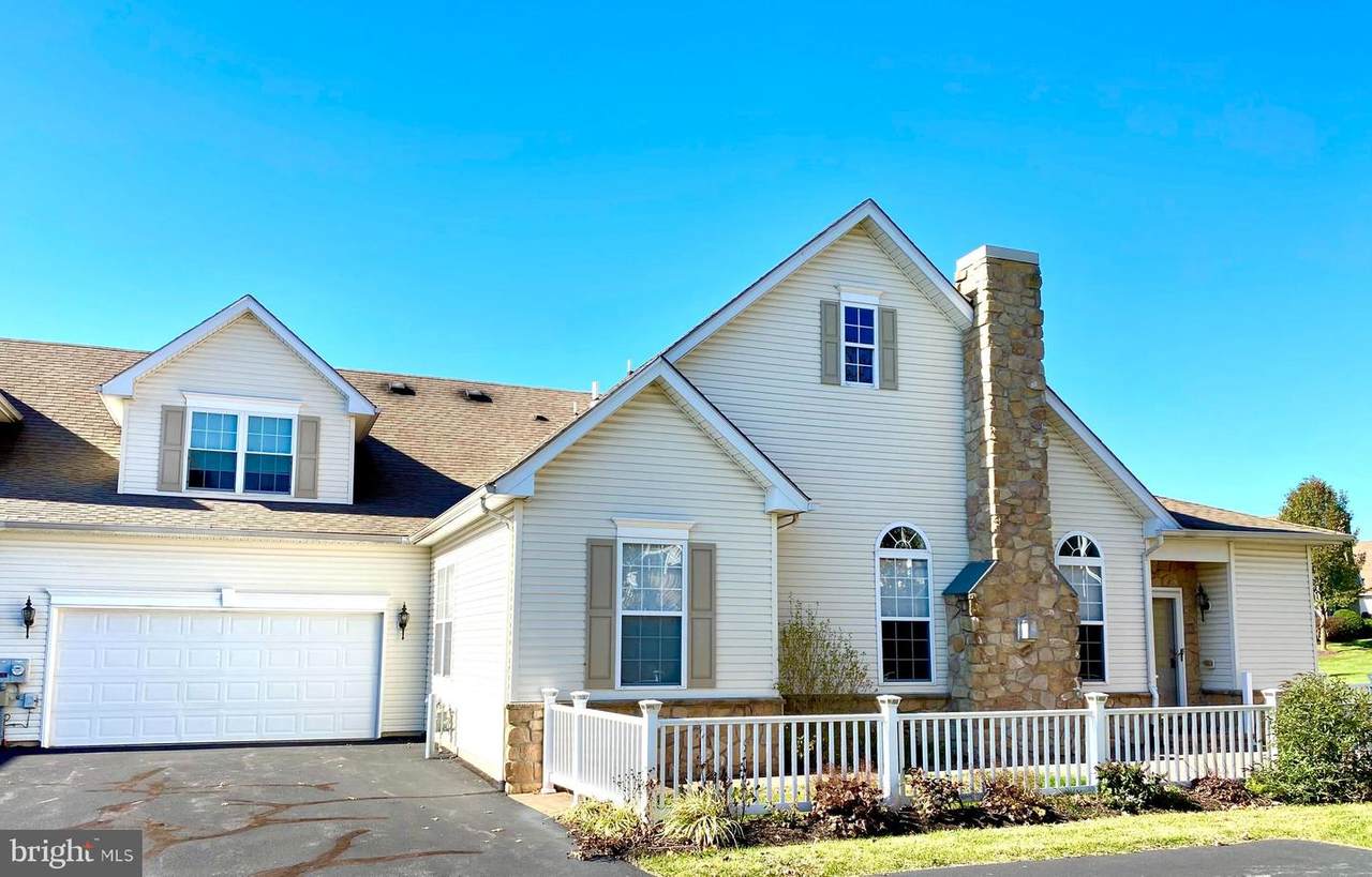 1084 Burgundy Circle - Photo 1