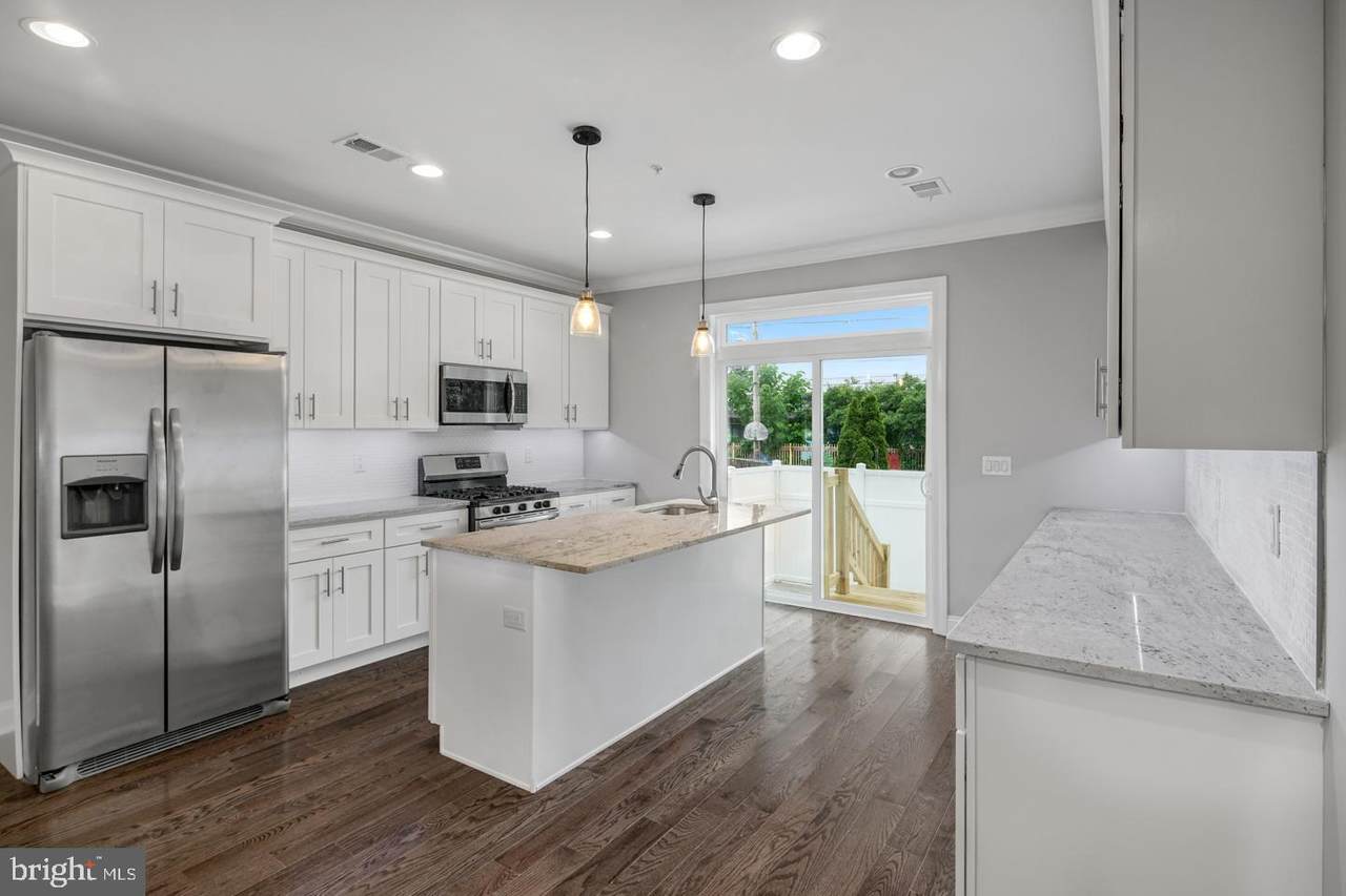 2523 Gordon Street - Photo 1