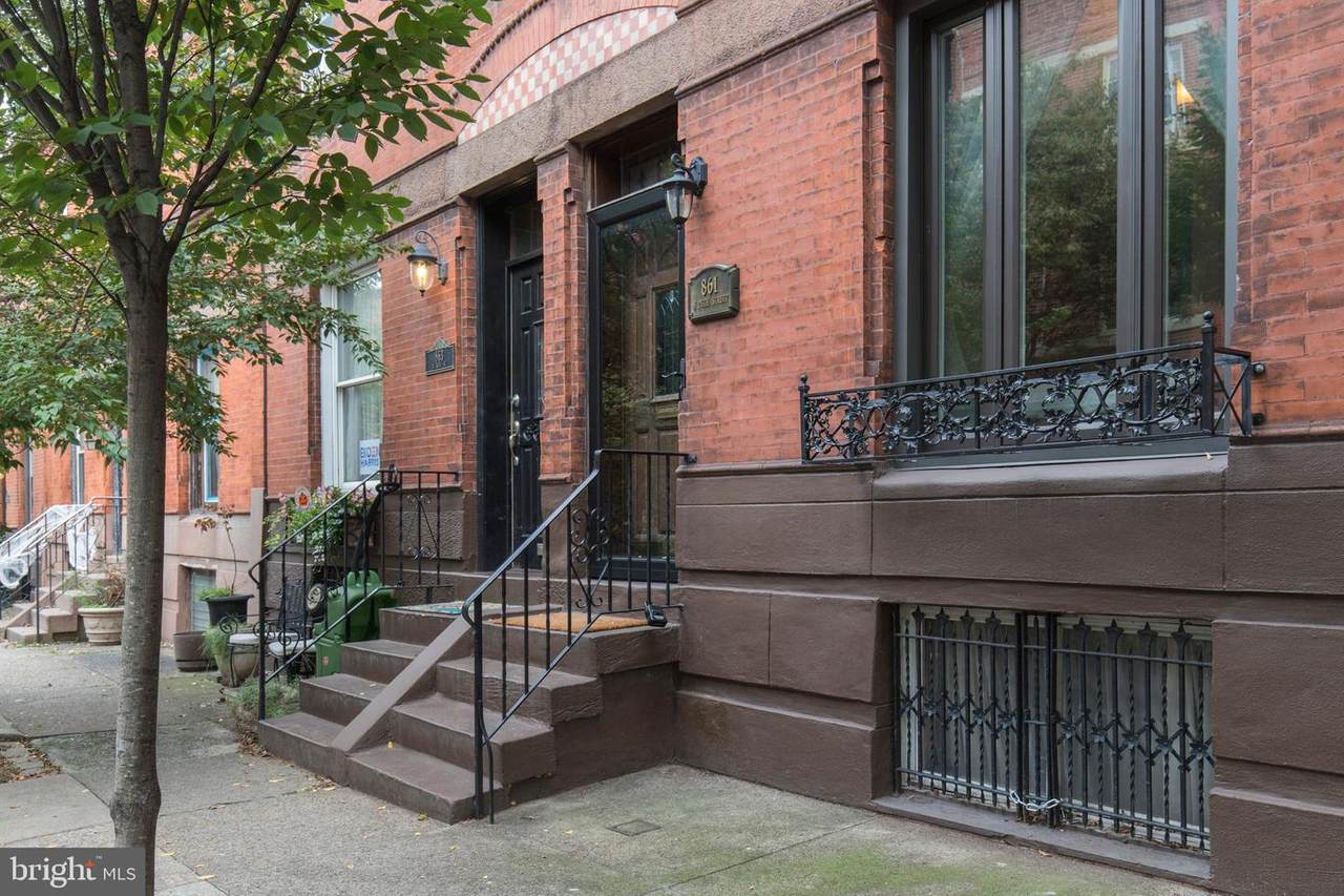 861 25TH Street - Photo 1