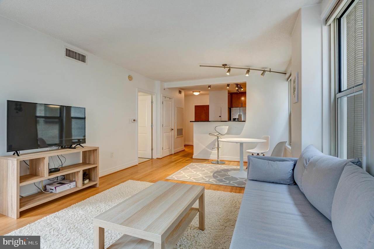 915 E Street - Photo 1