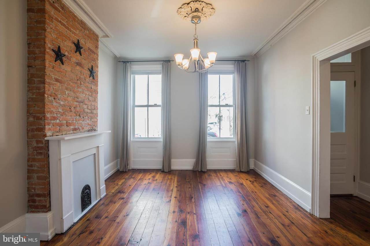 1928 Catharine Street - Photo 1