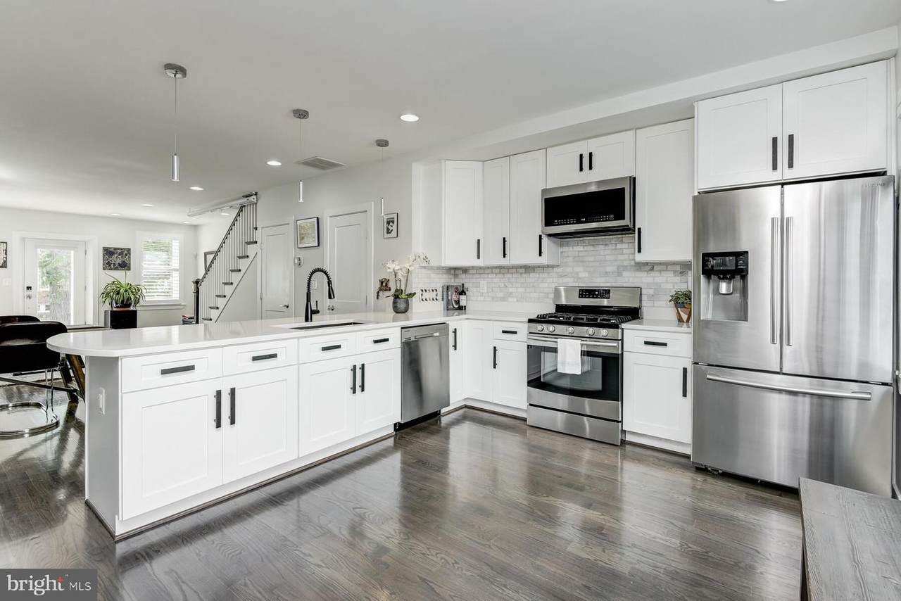 909 Delafield Place - Photo 1