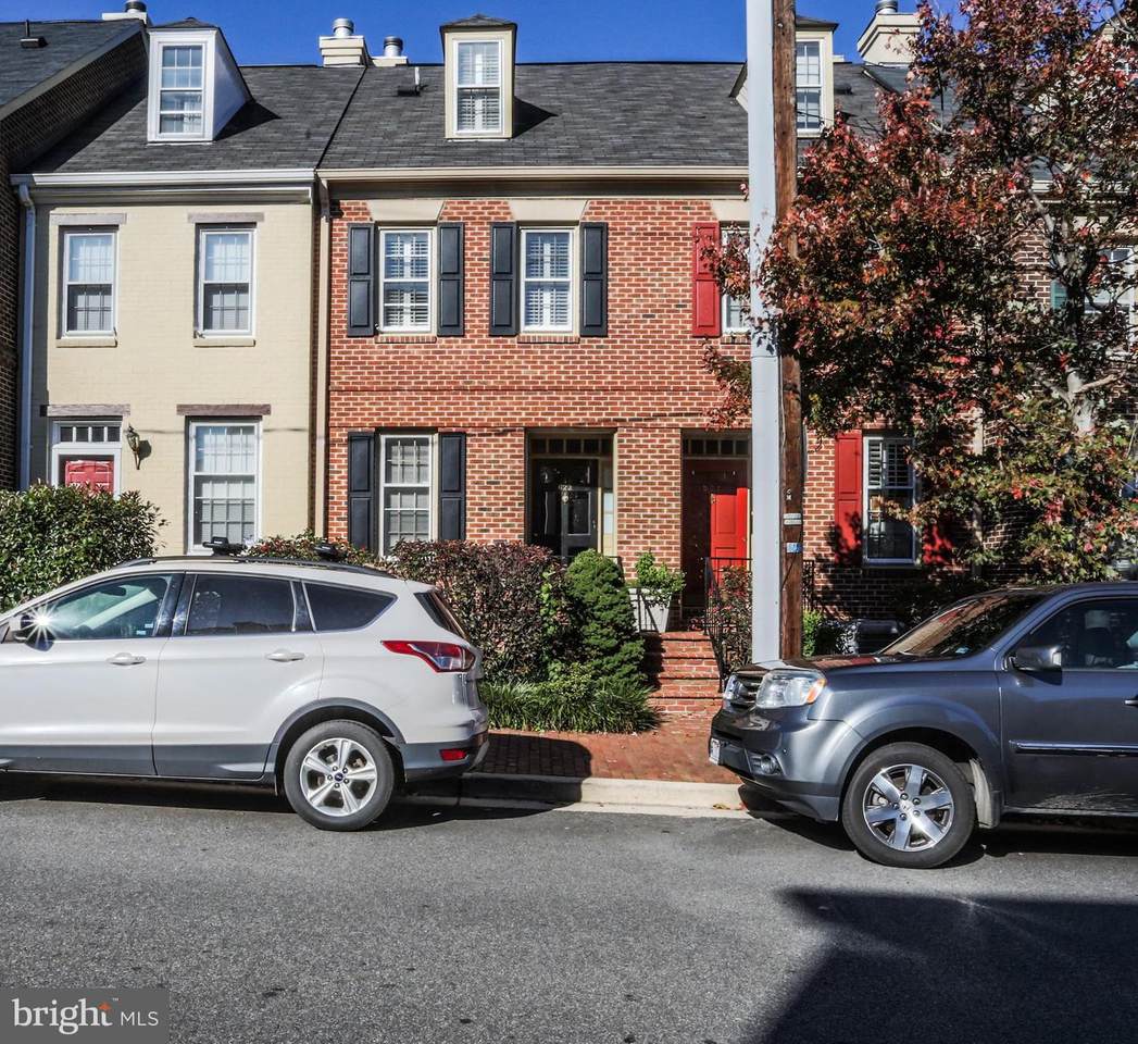623 Columbus Street - Photo 1