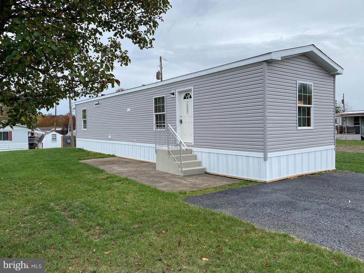 106 ETHAN AVENUE - Photo 1