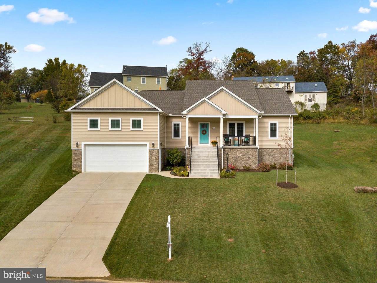 6002 Larsen Drive - Photo 1