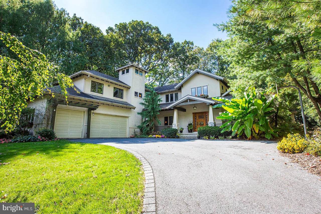 1015 Hunters Path - Photo 1