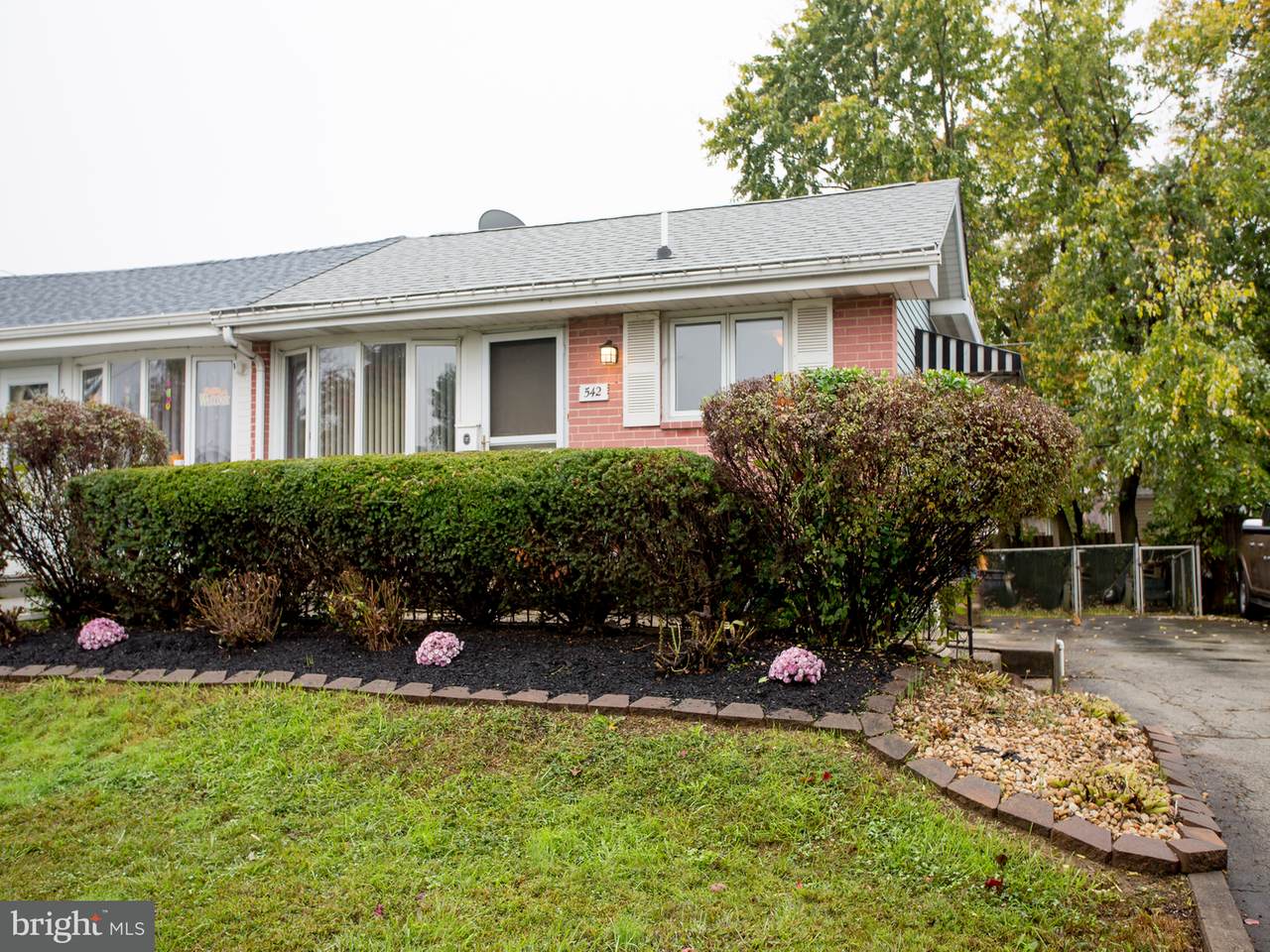 542 Devon Road - Photo 1