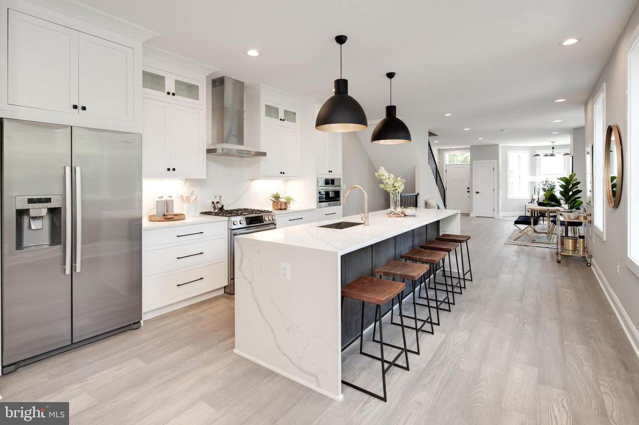 319 R Street - Photo 1