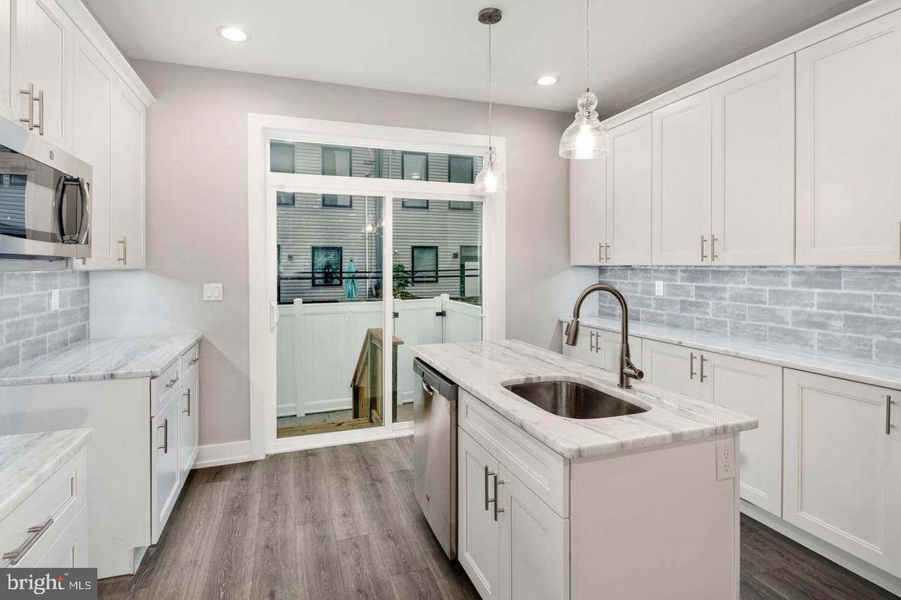 1411 Taylor Street - Photo 1