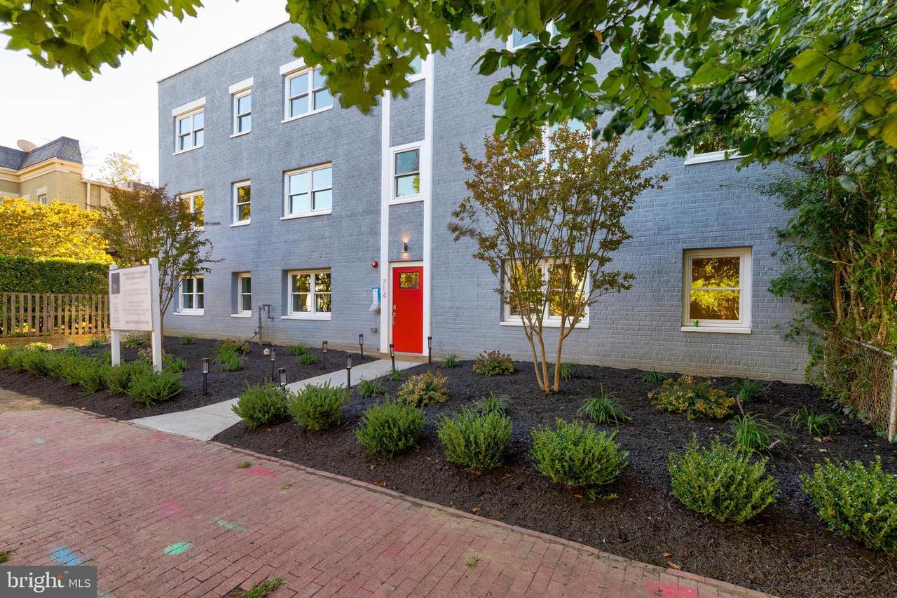 714 11TH Street - Photo 1
