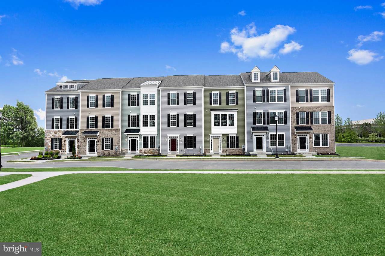 201 Spring Bank Avenue - Photo 1