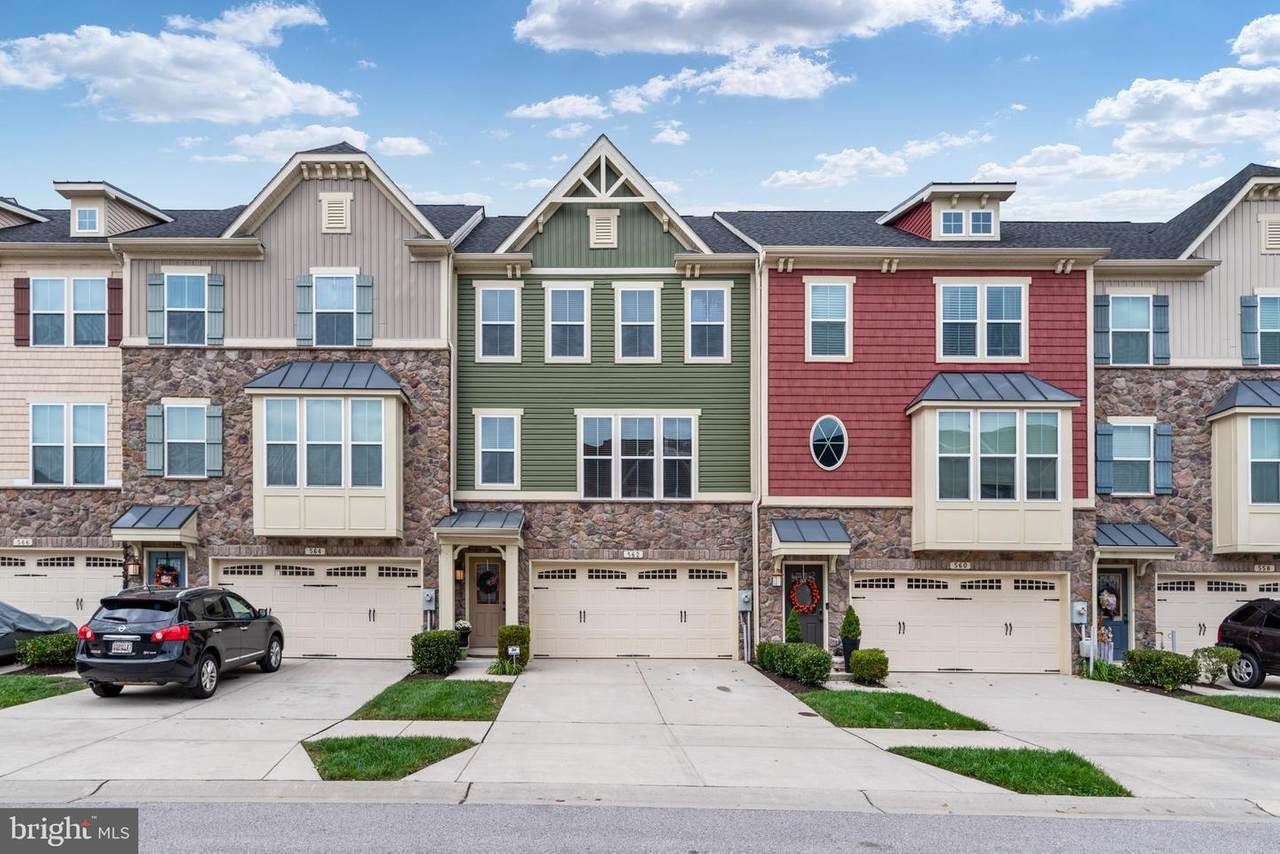 562 Fox River Hills Way - Photo 1