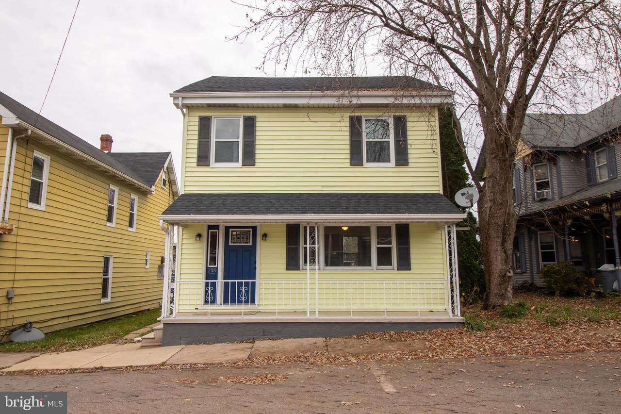 208 Armstrong Street - Photo 1