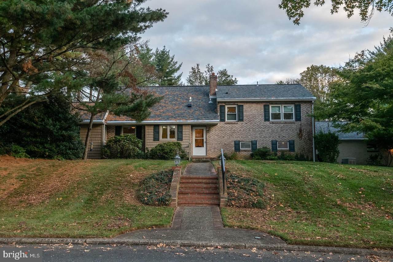585 Woodward Drive - Photo 1