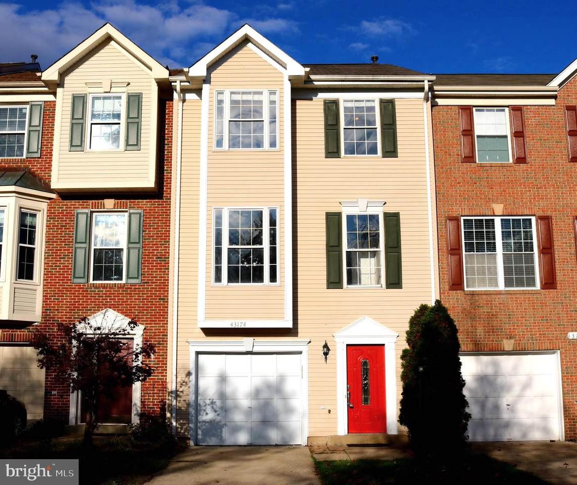 43174 Lawnsberry Square - Photo 1