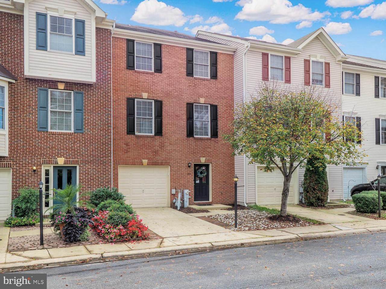 215 Braxton Way - Photo 1