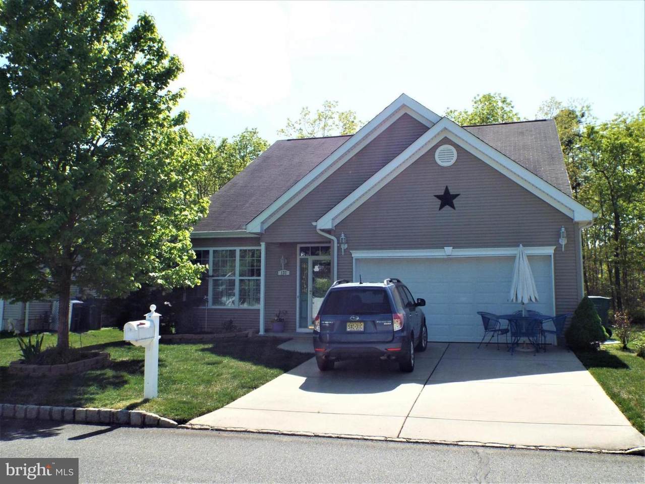 137 Briarwood Drive - Photo 1