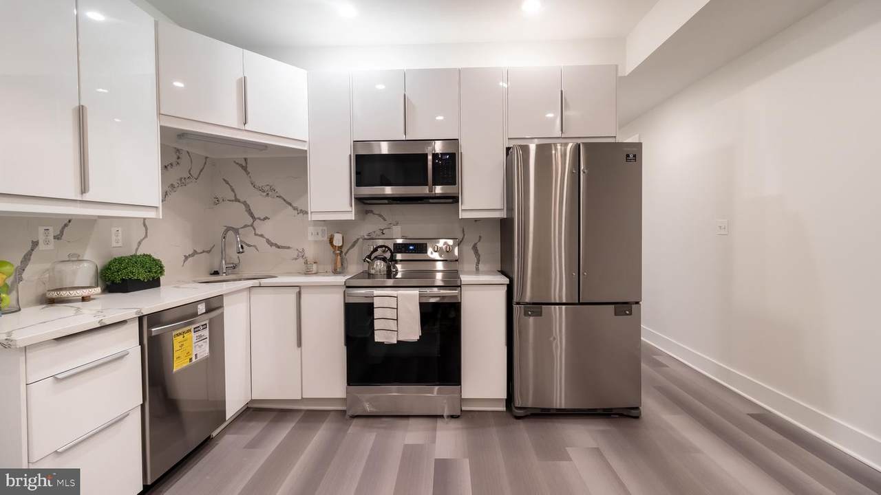 429 20TH ST NE - Photo 1