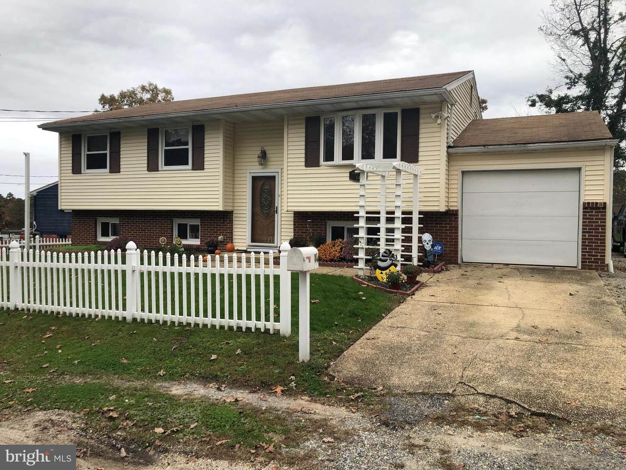 14 Bee Street - Photo 1