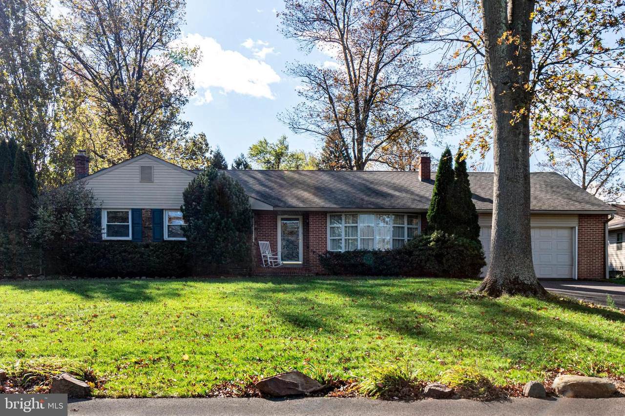215 Hill Avenue - Photo 1