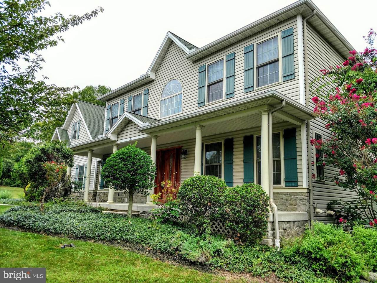 555 Harvest Lane - Photo 1