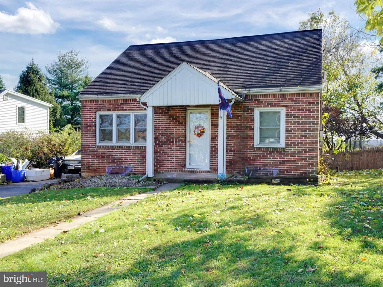 2360 Catherine Street - Photo 1