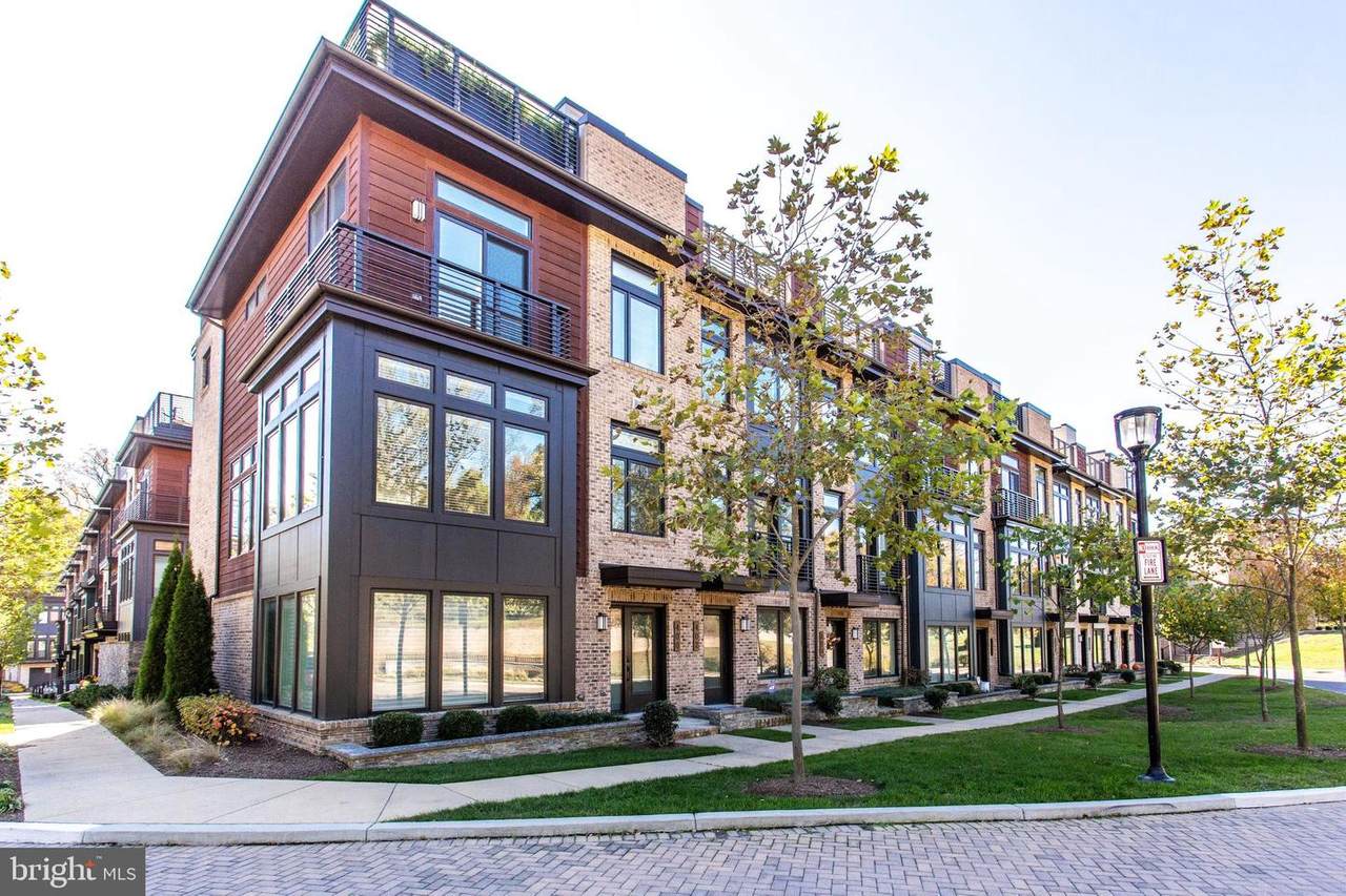 400 Barlow Place - Photo 1
