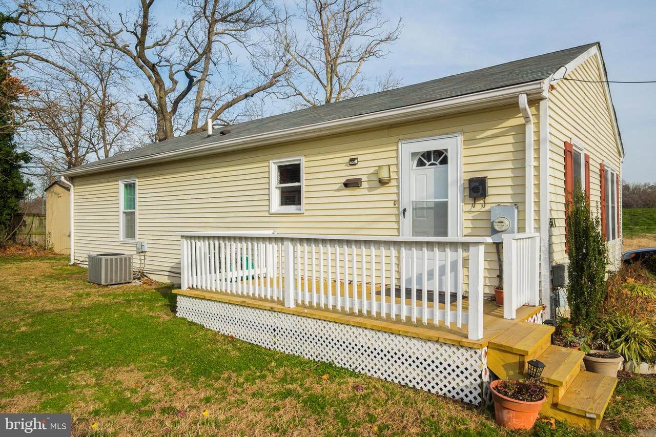 4548 41ST Avenue - Photo 1