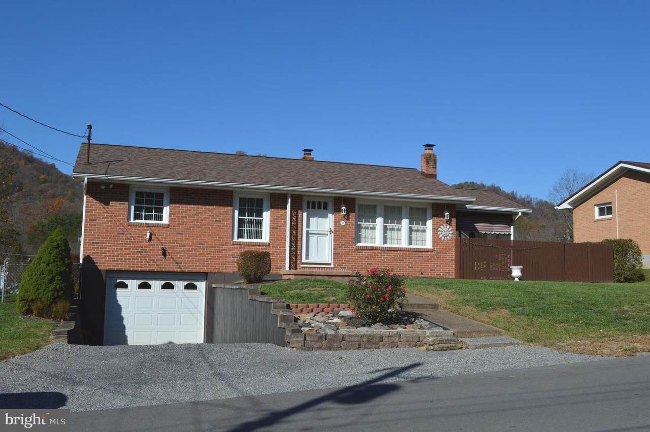 67 Woodrow Ave - Photo 1