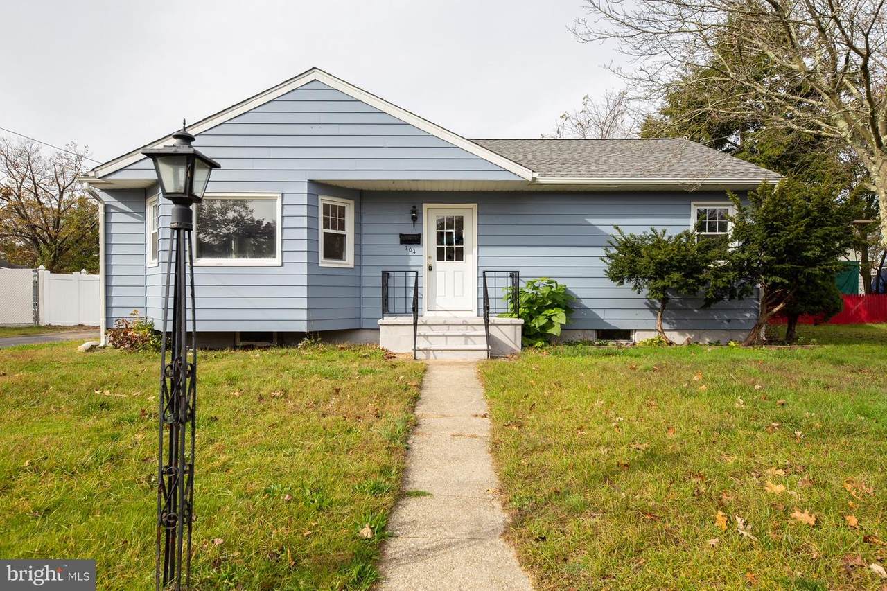 704 10TH Street - Photo 1