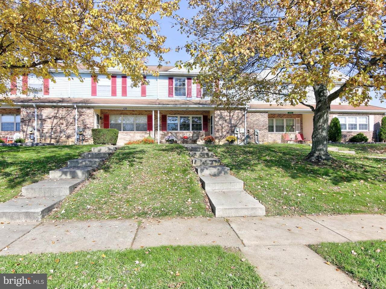 424 Devon Court - Photo 1