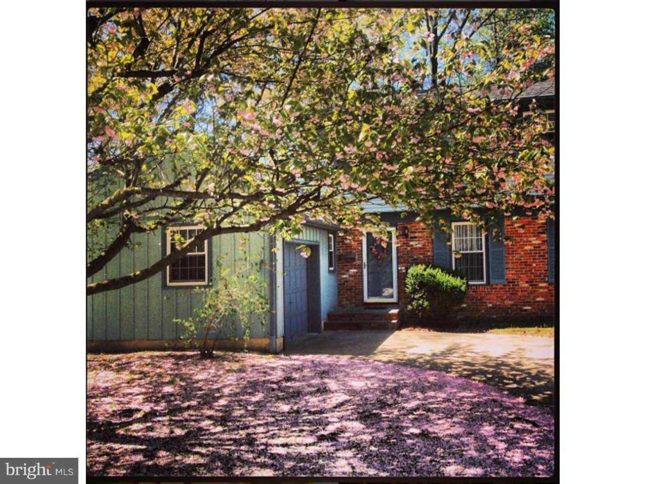 559 Florence Avenue - Photo 1