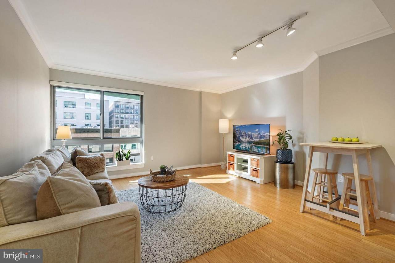 777 7TH Street - Photo 1