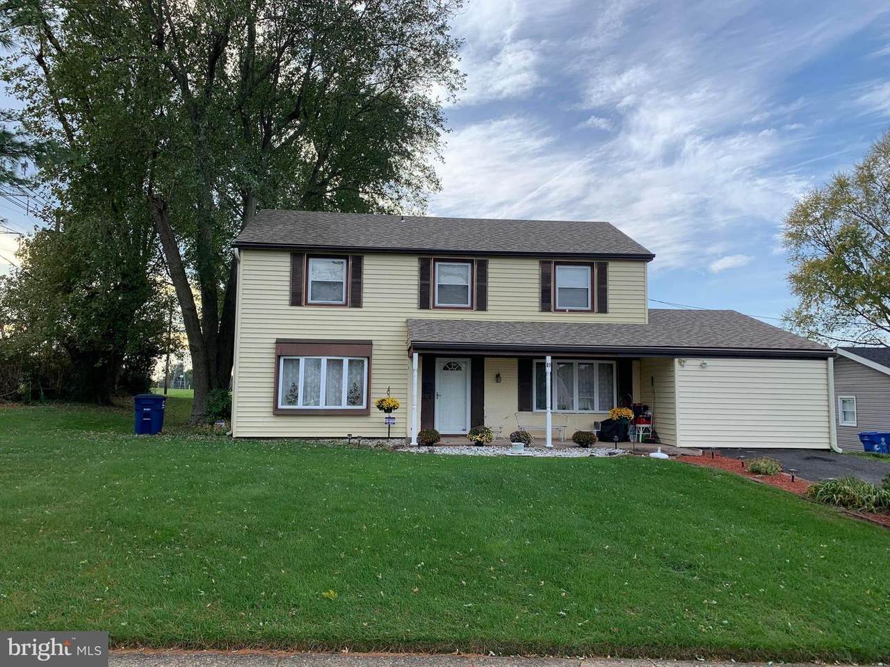 89 Manor Lane - Photo 1
