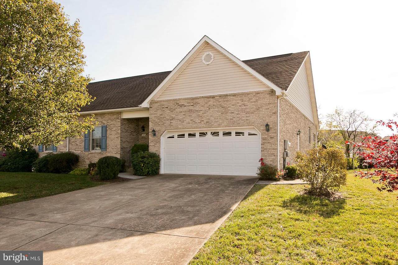 305 Lynn Drive - Photo 1