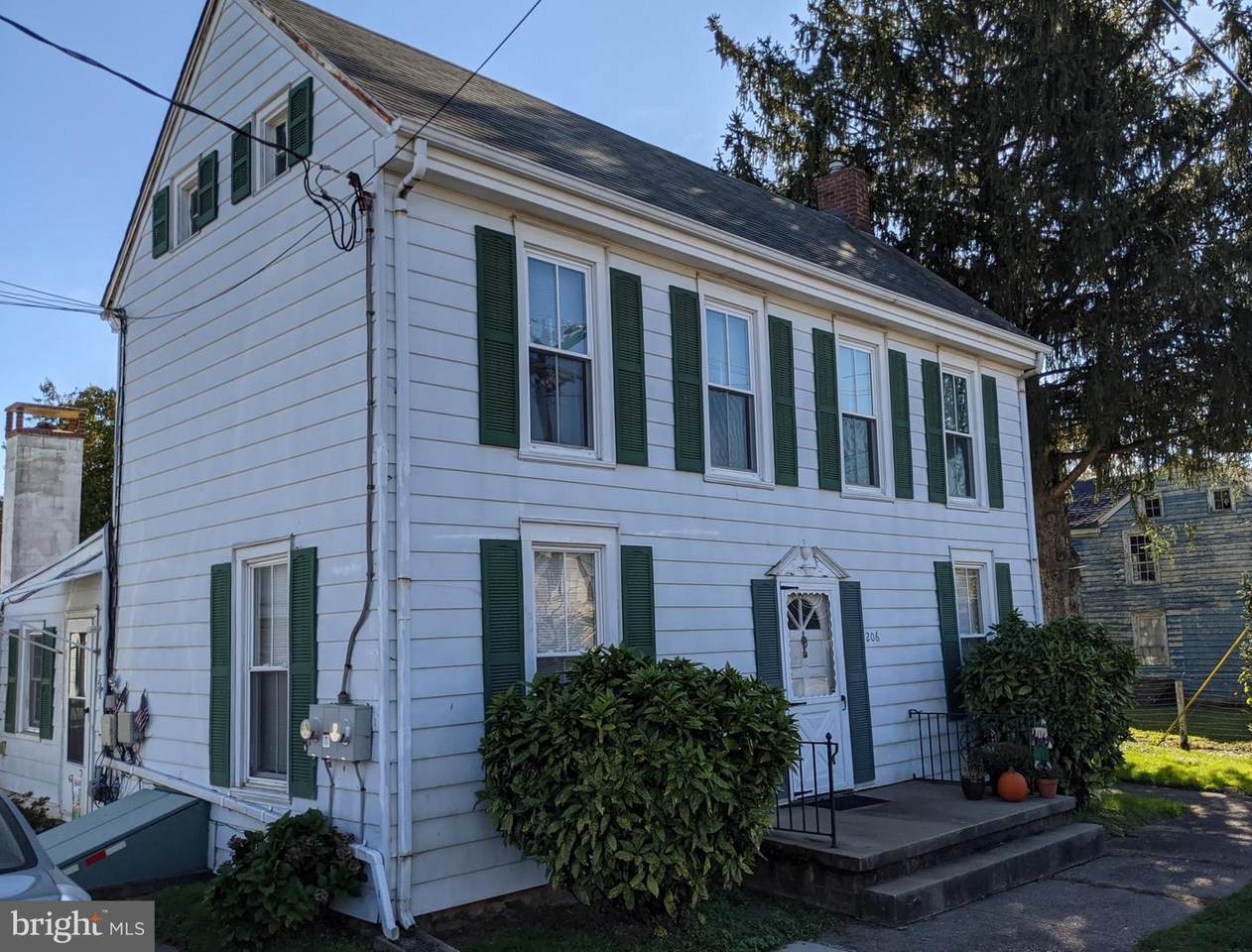 206 6TH Street - Photo 1